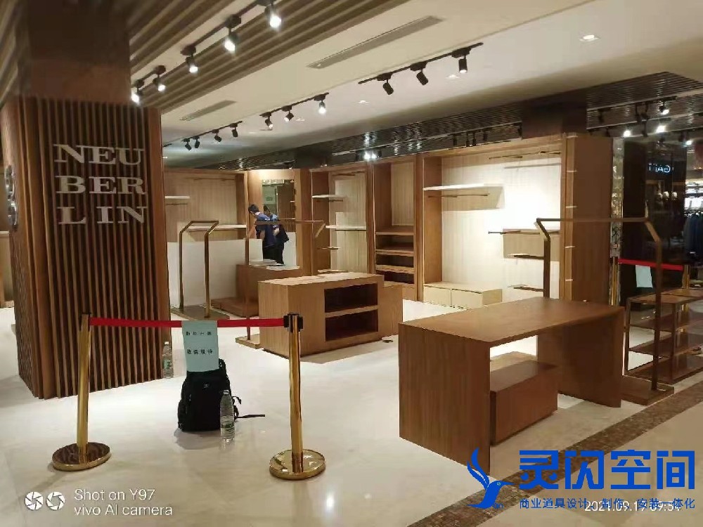 neuberlin男士商务服装品牌门店展示道具定制