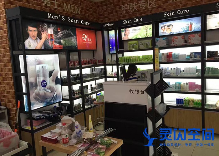 化妆店展柜定制有哪些好处？.jpg