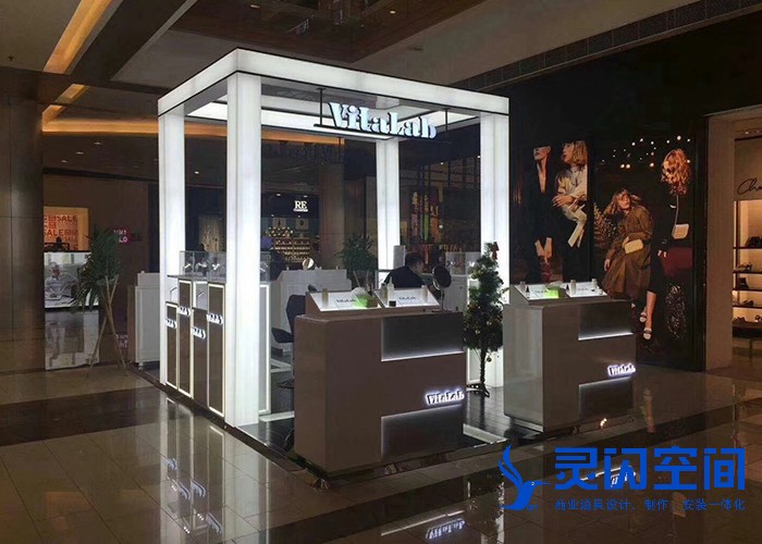 化妆品展柜制作需要注意哪些事项？.jpg