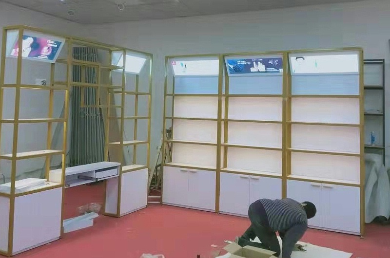 化妆品展示柜的材质搭配说明