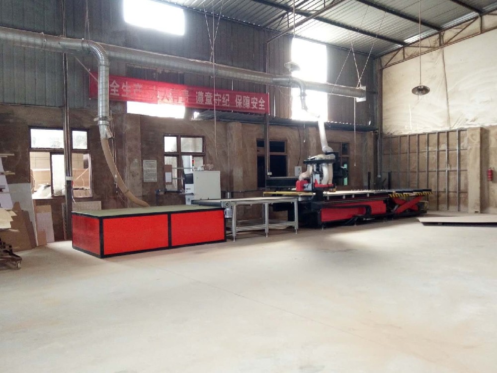 挑选展柜厂制作展柜的好处