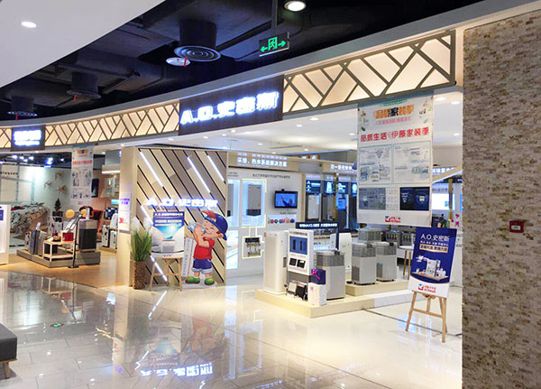 想用定制展柜打造品牌形象，请了解灵闪展柜