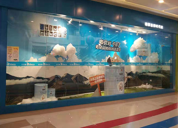 上海展柜厂对橱窗布置的多样性的建议