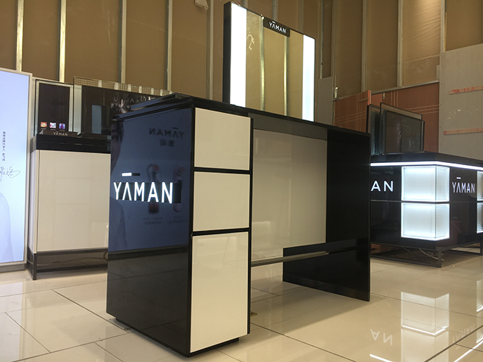 商场装潢设计与商城展柜配套原则