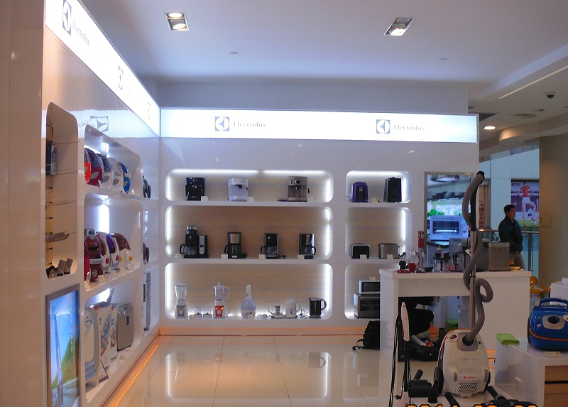 灵闪展柜讲述电器展示柜设计原理及材料选用