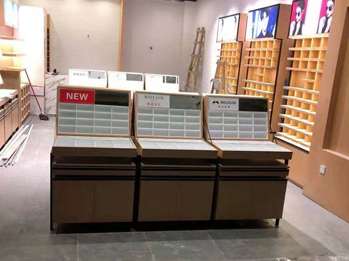 怎么设计出精致的眼镜展示柜