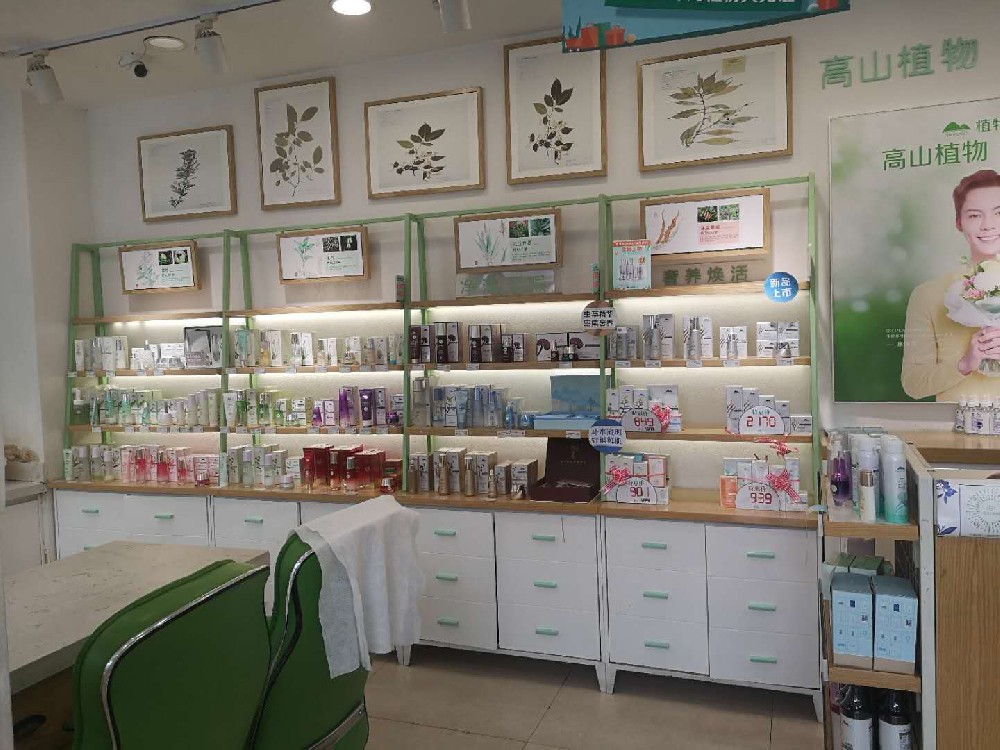 为什么一定要选展示柜定制厂家