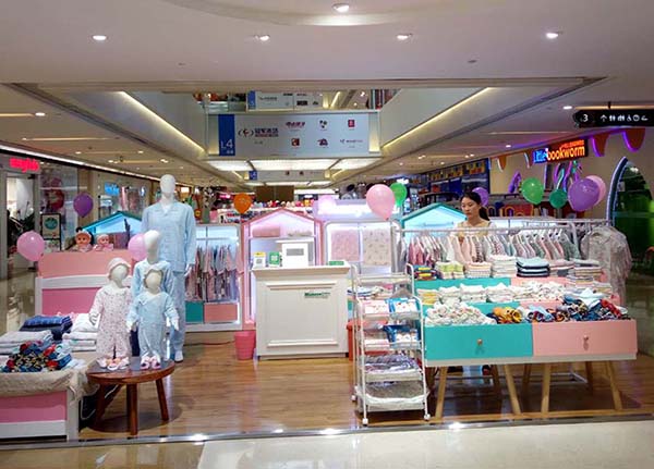 灵闪展柜讲解童装店如何设计更吸引消费者