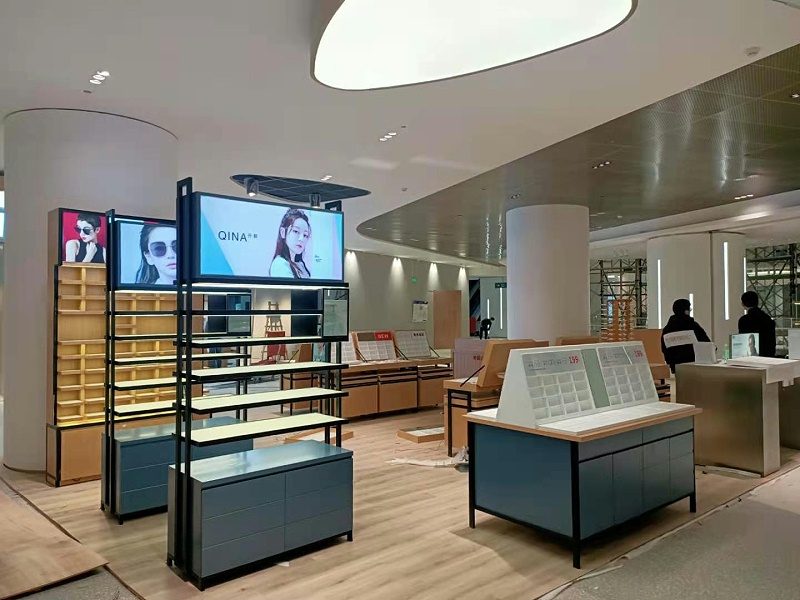 利用产品展柜设计来体现店铺优势