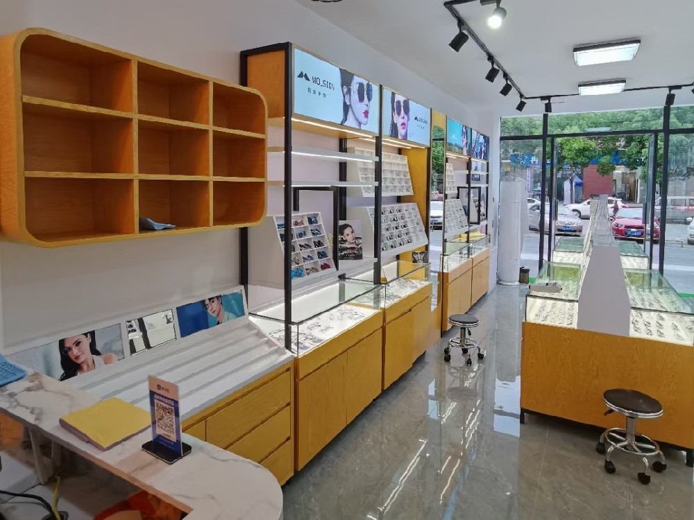 眼镜店定做眼镜展柜的陈列如何吸引客户