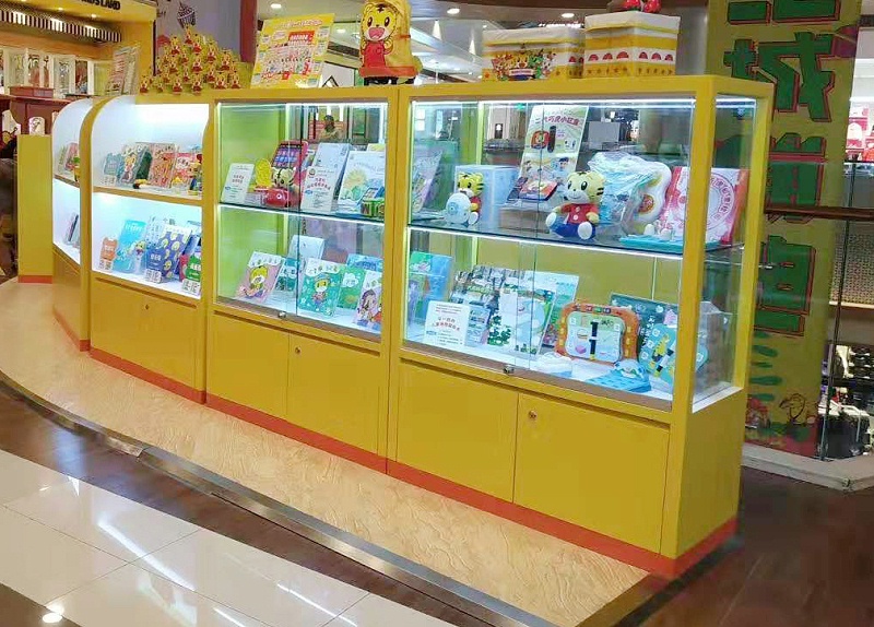 灵闪展柜告诉您玻璃展示柜有哪些优势