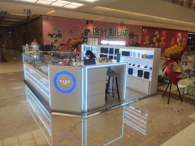 现在店家为何选择展柜定制厂家来制作展示柜
