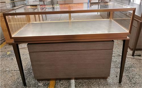 首饰饰品展柜去哪里买,采购展示柜需要注意哪些细节? (我能在哪里购买珠宝陈列柜？选购展示柜需要注意哪些细节？)