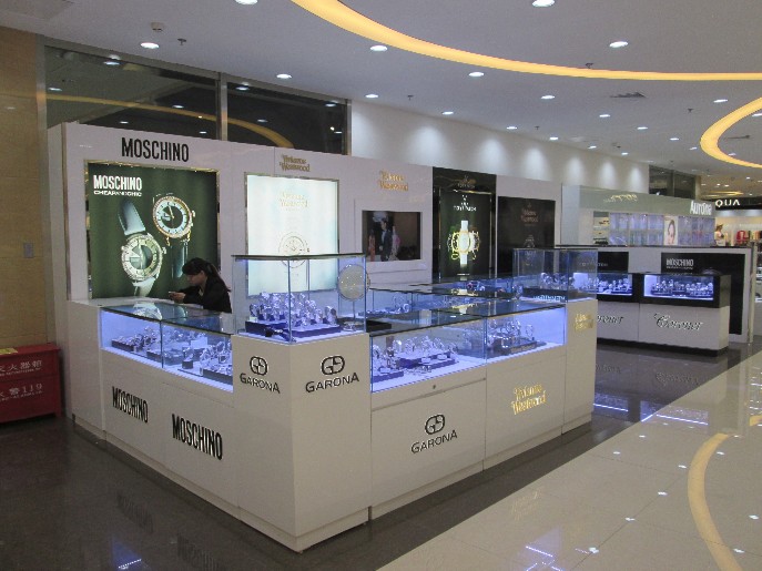 上海定制展柜的保养与维护