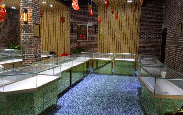 首饰饰品柜台定制如何选择可靠厂家？ (珠宝专柜定制如何选择一个靠谱的厂家？)