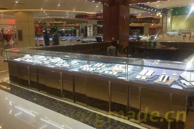 如何选择金银珠宝展示柜? (如何选择金银首饰展示柜？)