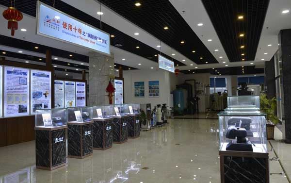 大商场对珠宝首饰展柜的要求,您是否清楚? (你清楚大商场对珠宝展示柜的要求吗?)