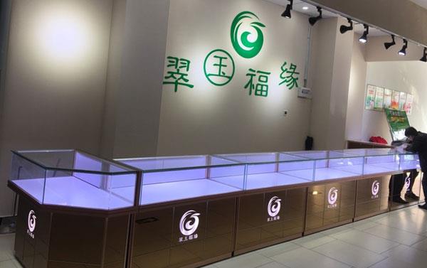 上海珠宝展柜厂哪些能够立即响应?展柜价格是否很高 (上海哪家珠宝陈列柜厂可以立即回复？展柜的价格很高吗？)