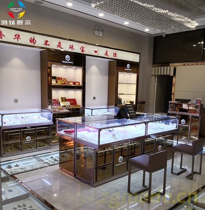 珠宝展示柜台须要符合客户的要求 (珠宝展示柜台必须满足顾客的要求。)