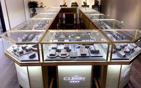 首饰展示柜定制需要注意哪些问题？ (定制珠宝展示柜需要注意哪些问题？)