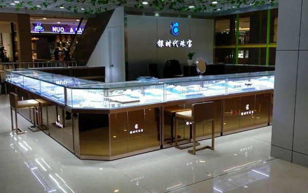珠宝展柜质量怎么品，专业厂家有话要说 (专业厂家对珠宝展示柜的质量有话说。)