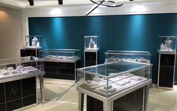 高档首饰展柜哪厂家可以定制? (哪个厂家可以定制高级珠宝展柜？)