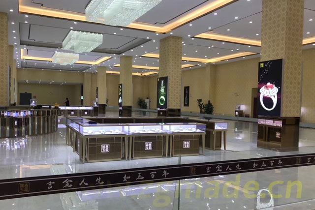 首饰展柜制作的细节决定了首饰的销量 (珠宝展示柜制作的细节决定了珠宝的销量。)