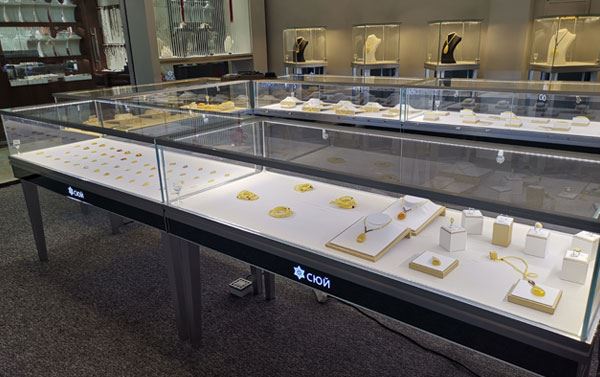 珠宝展示柜的玻璃就能看出质量? (珠宝展示柜的玻璃能看出质量吗？)