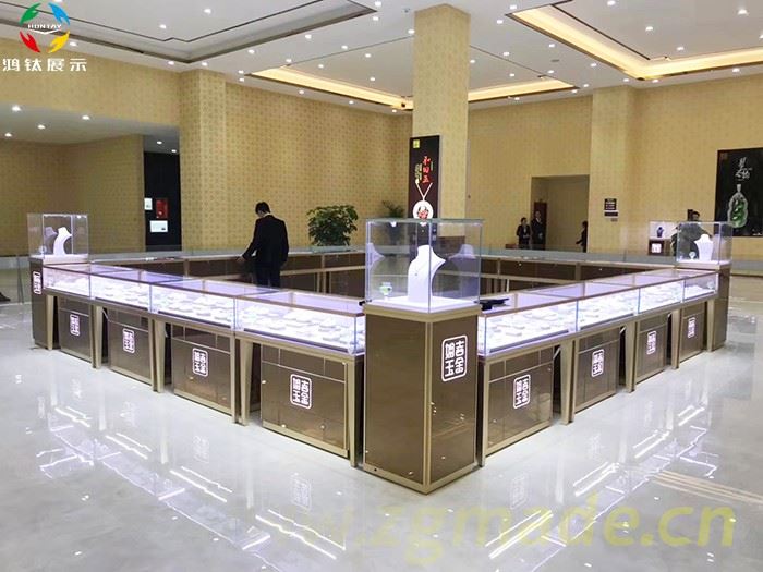 玻璃珠宝展柜可选用不同的设计方案 (玻璃陈列柜可选择不同的设计方案。)