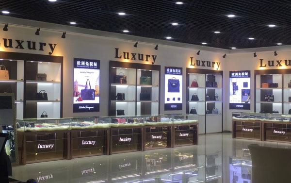 首饰展柜定制的价格是不是越高品质越好？ (珠宝展柜定制价格越高质量越好吗？)
