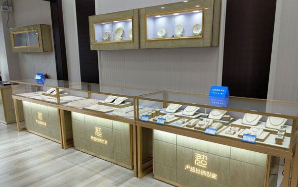 南京饰品展柜如何制定?需要考量什么内容? (南京珠宝展柜怎么做？需要考虑什么？)