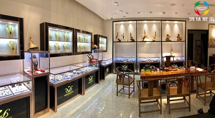 珠宝展示柜台须要符合客户的要求 (珠宝展示柜台必须满足顾客的要求。)