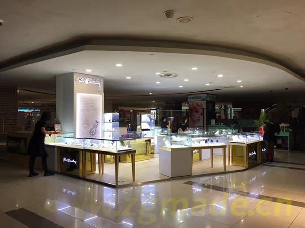 玻璃展示柜台之间价格的差异 (显示玻璃柜台之间的价格差异)
