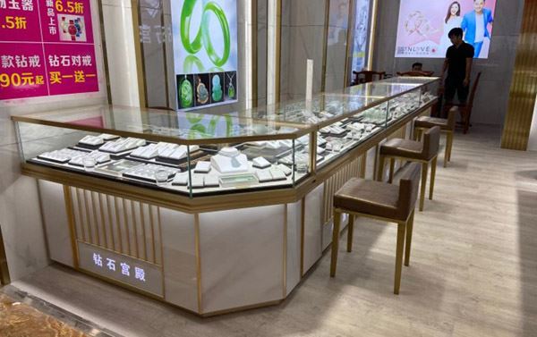 大众化/差异化/个性化/定制化的灵闪珠宝展柜厂 (大众化/差异化/个性化/定制化灵山珠宝陈列柜厂)