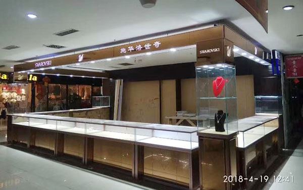 3种好方法帮您挑选玻璃珠宝展示柜 (帮助你选择玻璃首饰陈列柜的3个好方法)