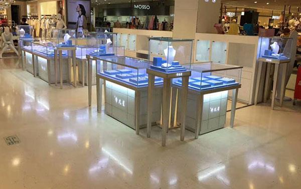 首饰饰品展柜用什么颜色好看? (珠宝展柜配什么颜色好看?)