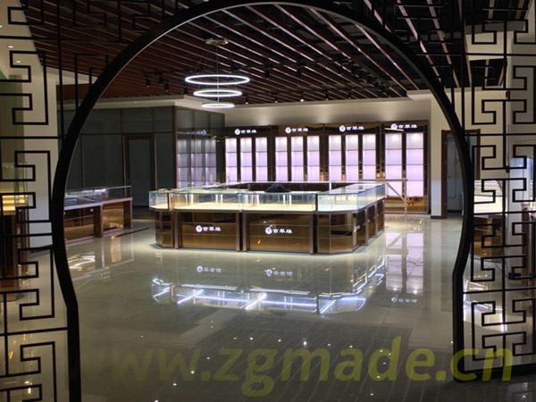 珠宝店内展示柜台布置的整体+合理+实用 (珠宝店陈列柜台的整体+合理+实用布局)