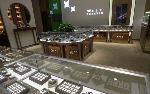 珠宝展柜定做厂哪里有? (定制珠宝展柜工厂在哪里？)