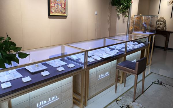 通过产品、质量、服务打造珠宝展柜品牌 (通过产品、质量和服务打造珠宝展示品牌。)