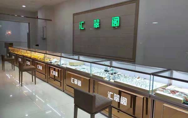 因为专业所以要选择专业的珠宝展柜厂家 (因为比较专业，所以要选择专业的珠宝展示柜厂家。)
