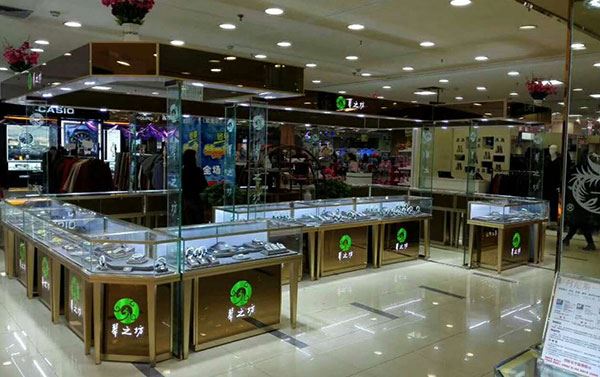 珠宝首饰销量高不高?定做珠宝展柜少不了 (珠宝销量高吗？定制珠宝展示柜必不可少。)