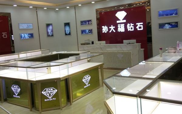 展柜订做厂家要怎么选择?以下几点可作为参考 (定制展示柜厂家如何选择？以下几点可以作为参考。)