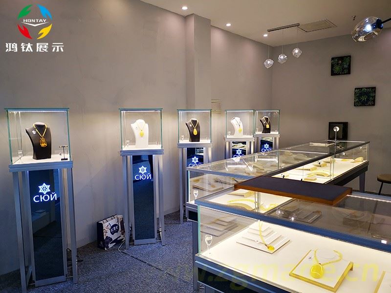用户和厂家对珠宝展示柜的价值体现有所不同 (珠宝展示柜的价值不同于用户和厂家。)