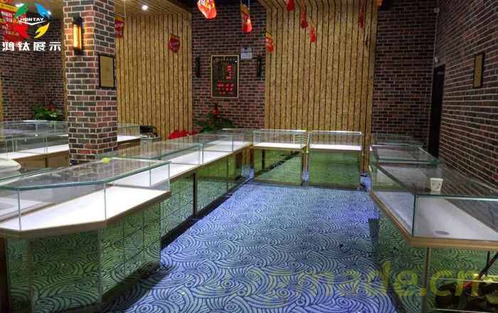 玻璃珠宝展示柜摆放有什么技巧 (玻璃展示柜的摆放技巧有哪些？)