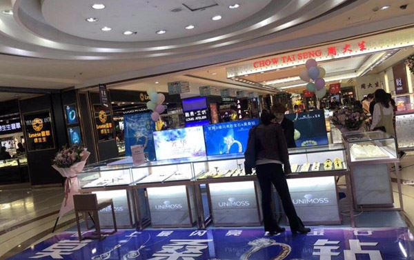 论挑选到专业珠宝展柜厂家的必要性 (浅谈选择专业珠宝展柜制造商的必要性)