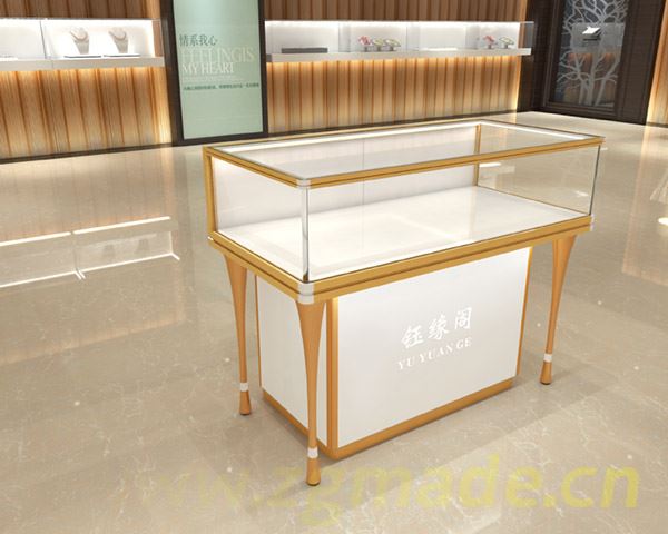 玻璃珠宝展柜定制三个方面需要注意 (玻璃展柜定制需要注意的三个方面。)