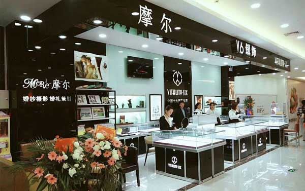 珠宝玉器展柜用什么灯光效果最好? (玉石展示柜用什么样的灯光最好？)