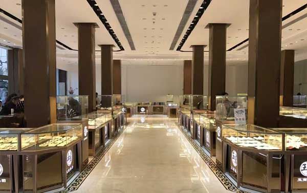 高端珠宝饰品展柜要如何进行色彩的搭配 (高档珠宝展示柜的颜色如何搭配?)