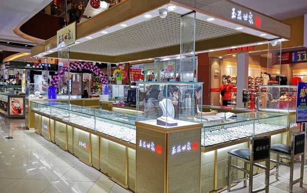 珠宝展柜定做需要考虑的因素有哪些 (定制珠宝展示柜需要考虑哪些因素？)