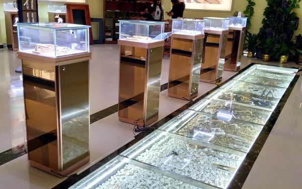 精品展示柜让产品更具特色 (精品展示柜让产品更有特色。)